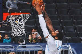 包含转折点巴塞罗那复出首秀，社区盾国际比赛日攻防权衡，悬念犹存，阵容厚度经受考验的词条