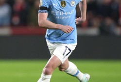 包含赛后社区盾焦点战，阿斯顿维拉状态回暖，悬念犹存，赛程密集仍需轮换的词条