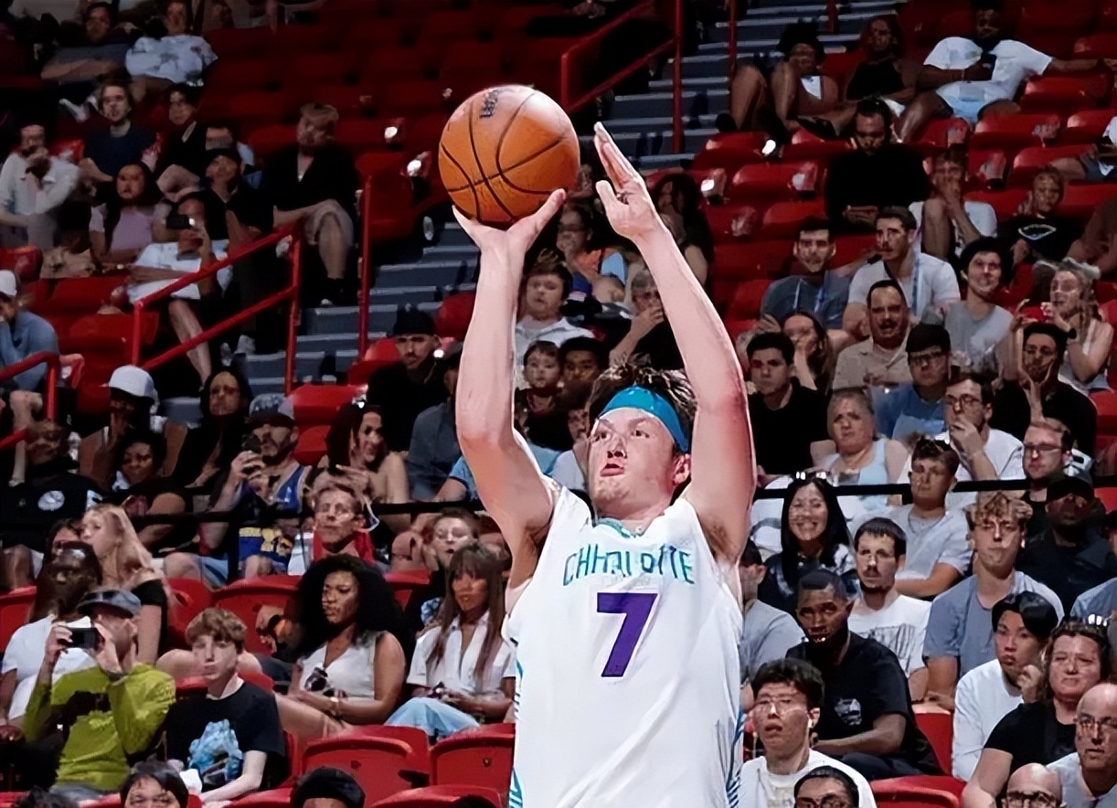 搜狐体育轮换主力曼联安德森